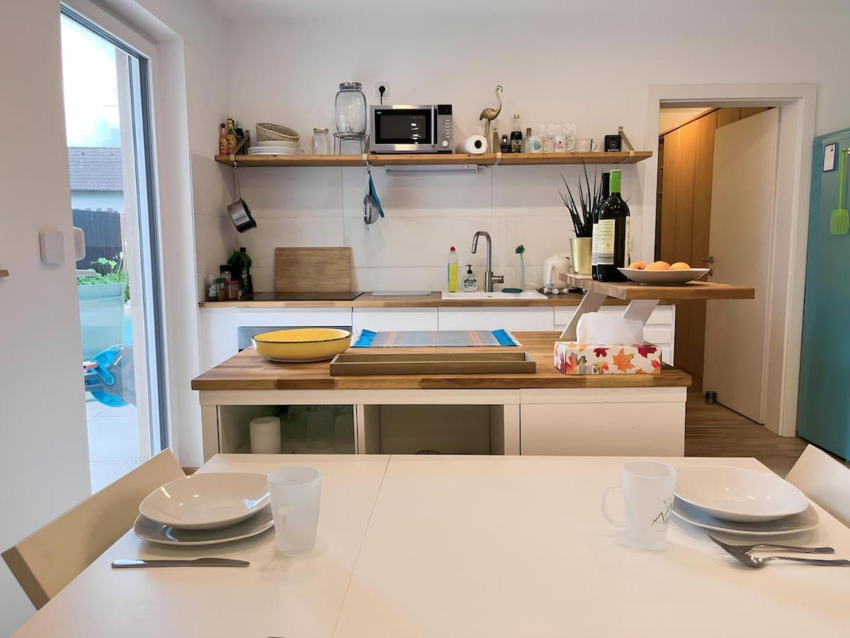 Mit Privatgarten & Salzwasserpool Appartement Wenen